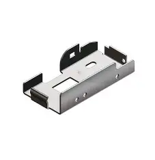 Metallische Halterung mit Aussparungen und Befestigungslöchern.